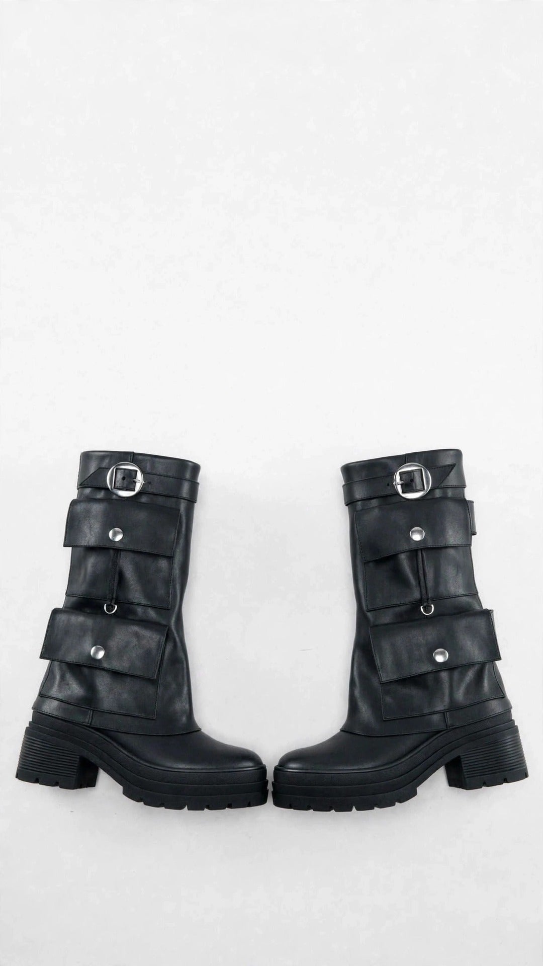 Bota negra cargo con bolsillos