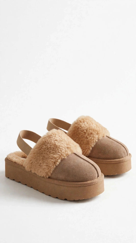 Slipper beige de peluche con plataforma