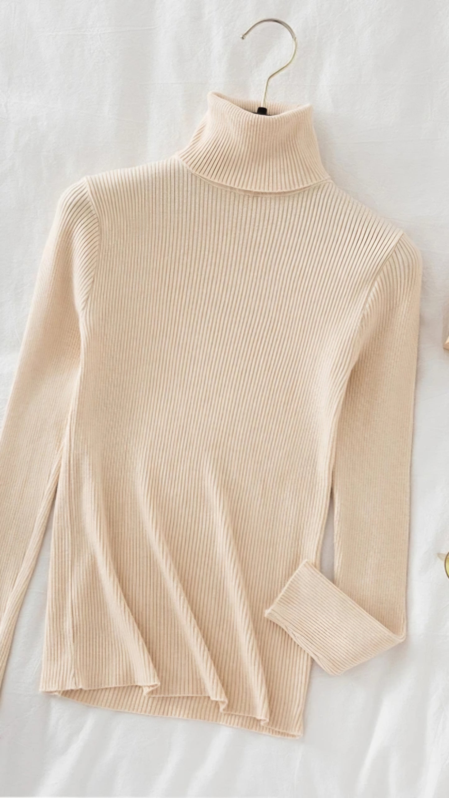 Ribbed Turtleneck Stretch Knit Sweater