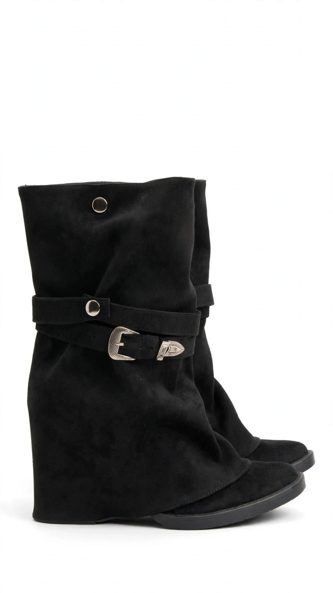 Bota negra slouchy con hebilla