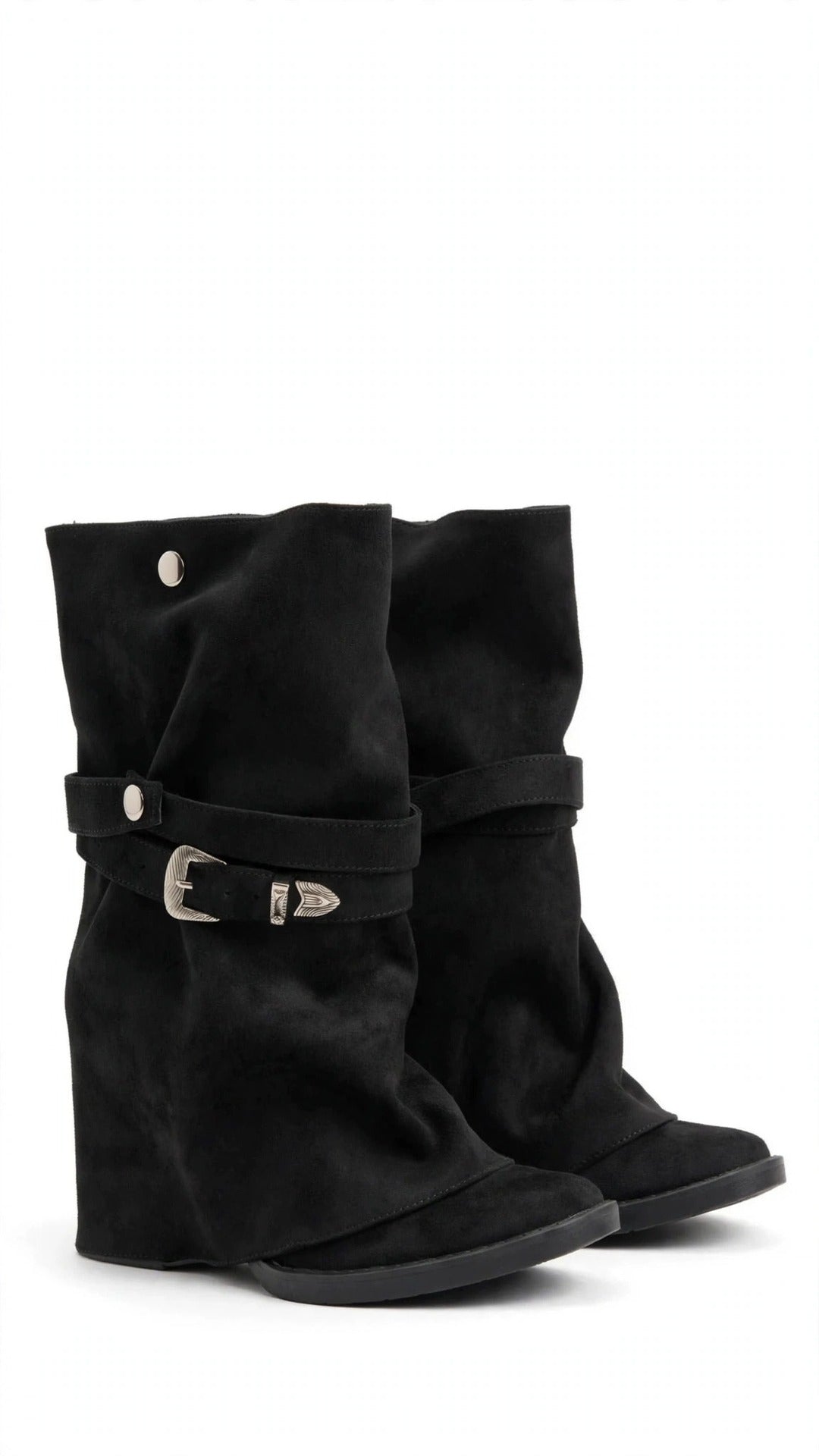 Bota negra slouchy con hebilla