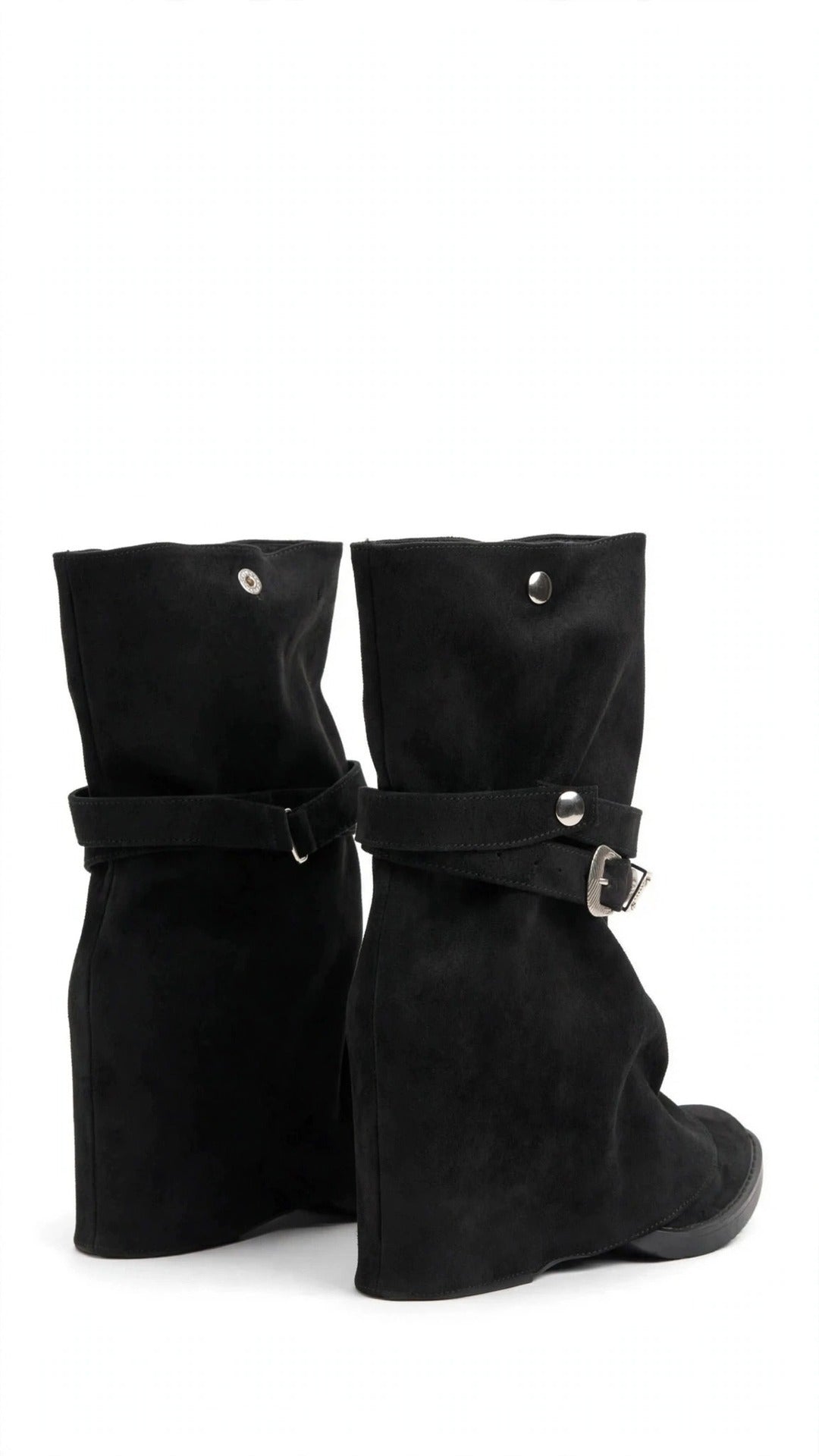 Bota negra slouchy con hebilla