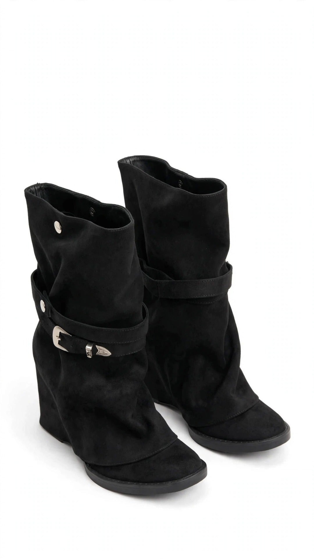 Bota negra slouchy con hebilla