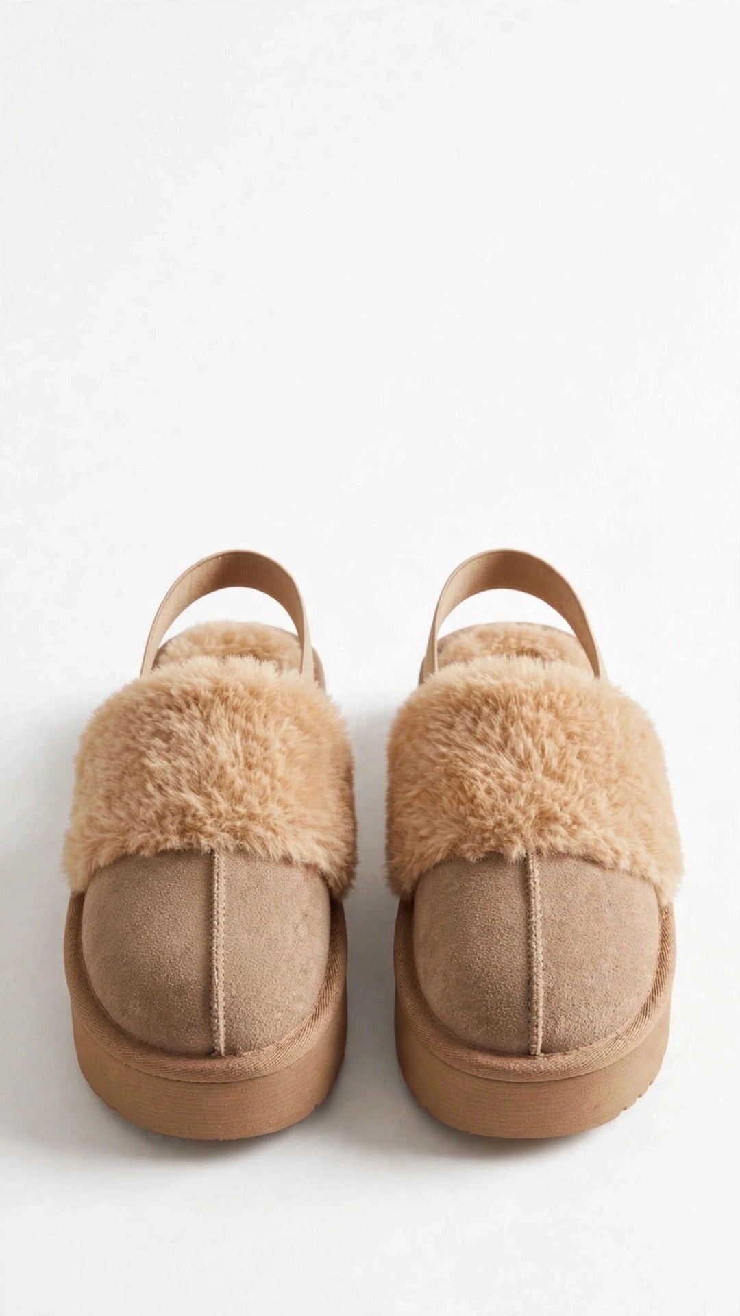 Slipper beige de peluche con plataforma